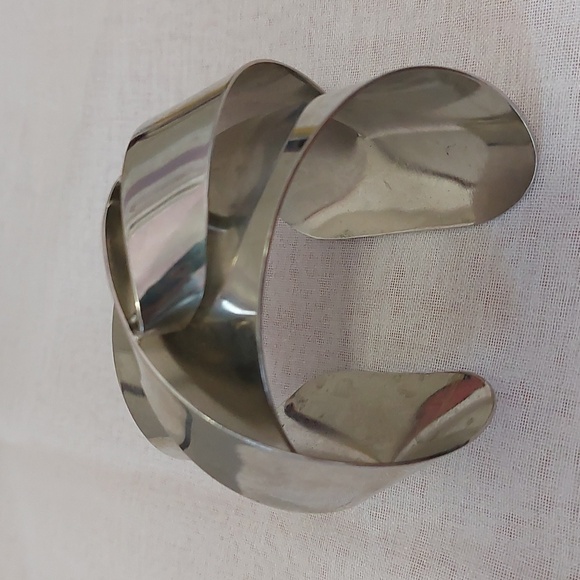 Unusual Design Structured Silver Tone Wide Bangle Bracelet Sleek Modernist - Picture 7 of 11